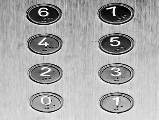 pulsantiera di cabina con numeri braille
