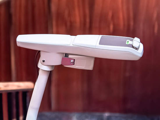 bracciolo con pulsante di avvio su montascale a cagliari