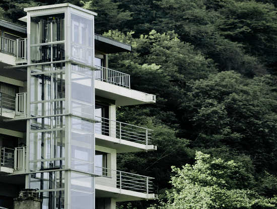 impianto ascensore esterno in piccolo palazzo a cagliari