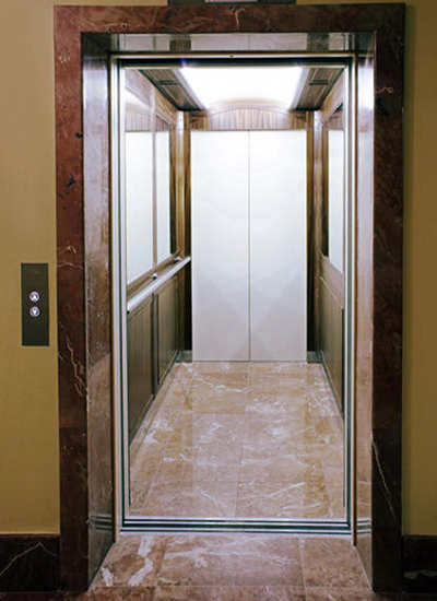 interno di ascensore in un condominio cagliaritano