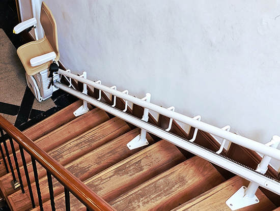 montascale rettilineo interno nel comprensorio olbiese