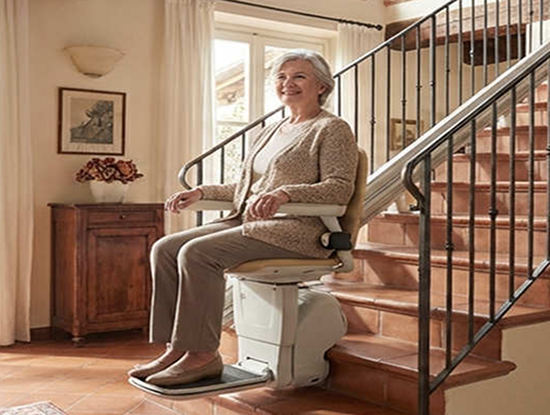 montascale su rampa in legno a olbia